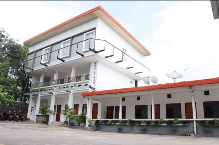 Hotel Netral Jombang - Housity