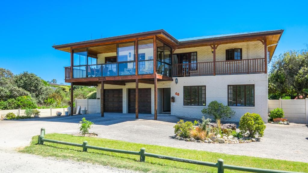 The Glass Deck House - Image 8