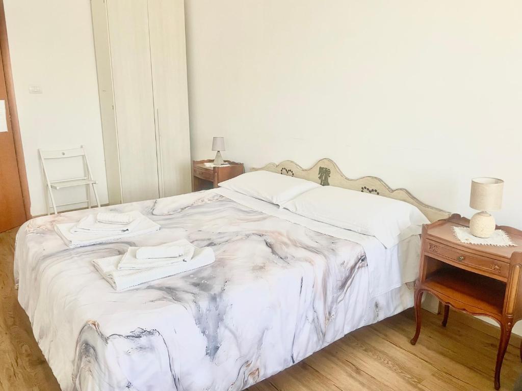 Cavour16 rent bedrooms - Economy Triple Room With Shared Bathroom