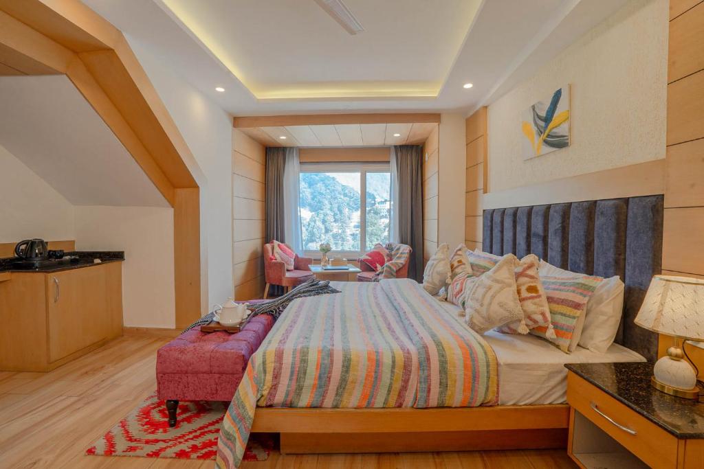 Super Hotel by Perfectstayz Mall Road - Housity