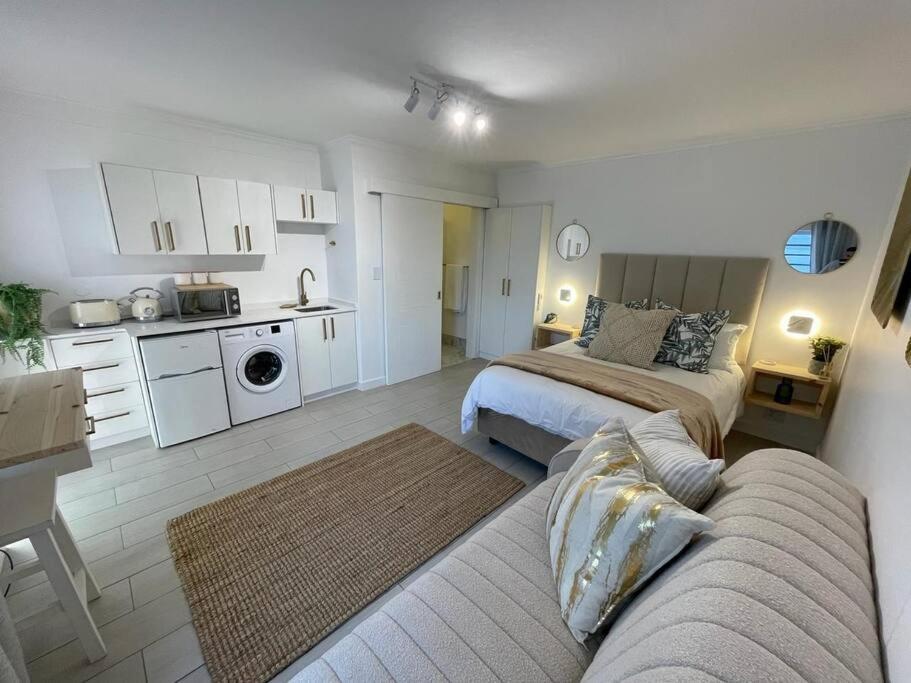 Knysna Studio Luxury Escape at HeadsView! - Image 5