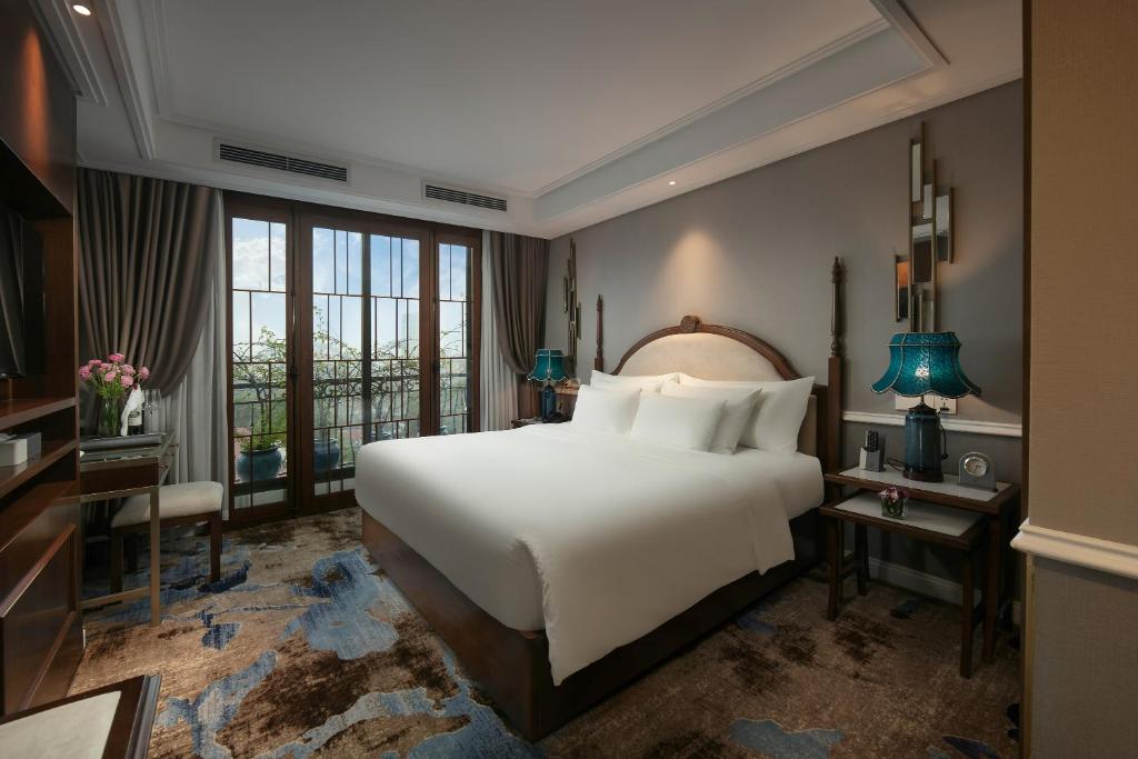 Oriental Jade Hotel 