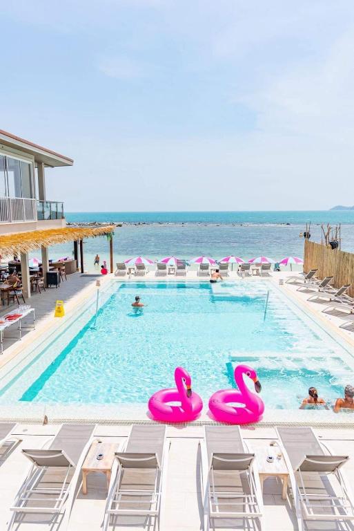 LOVE Beach Club Room