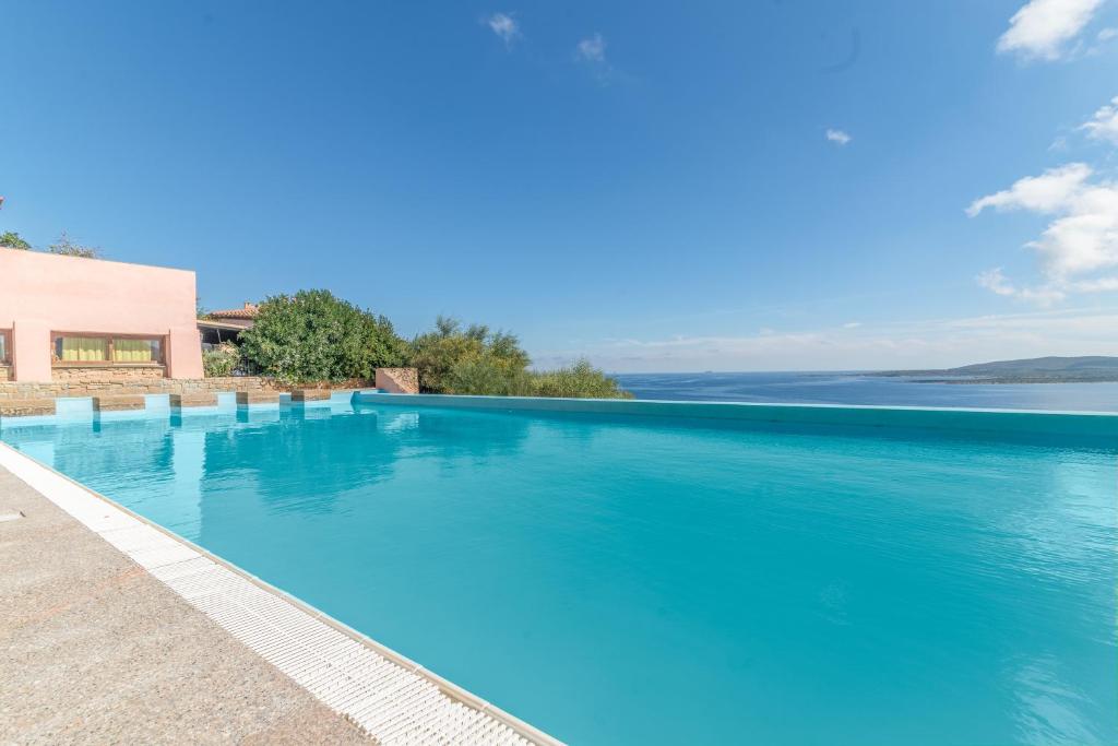 Casa Emozione a Marinella - Appartamento con piscina e vista