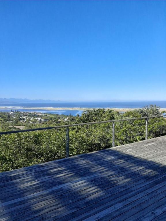 Phezulu Plett Penthouse - Image 11