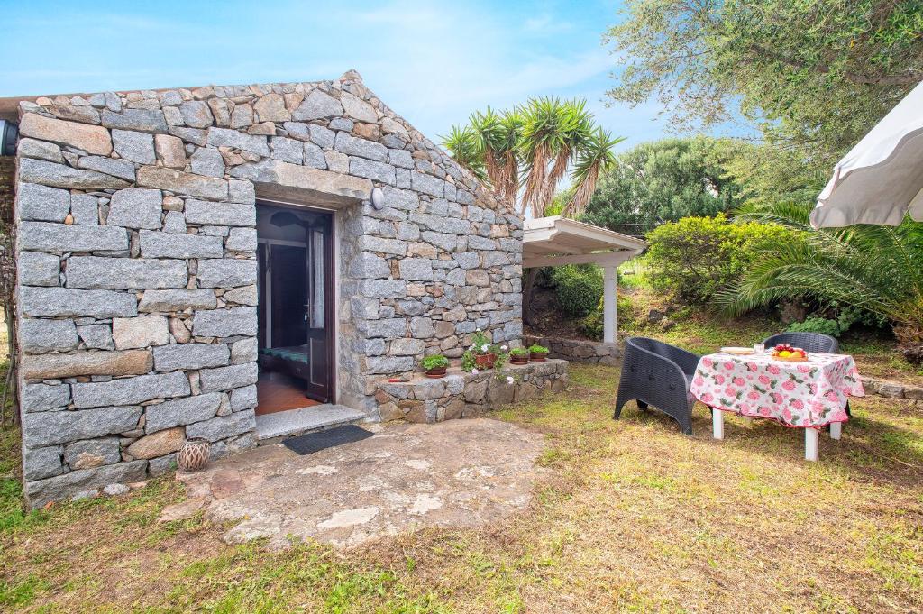 Casetta con Vista a Trinità d'Agultu - Romantico Rifugio