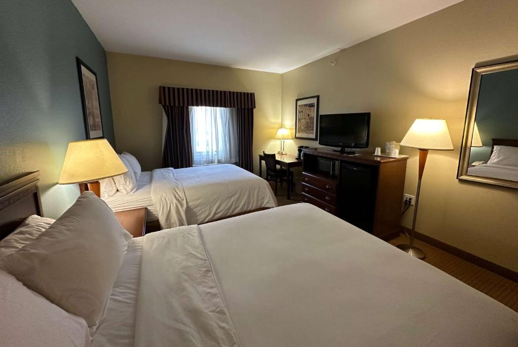 Wingate by Wyndham Newell - Housity