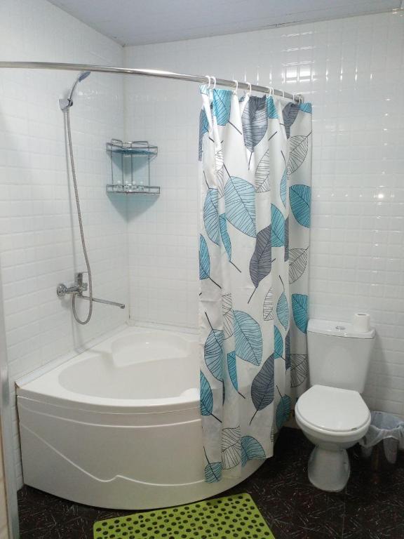 Hotel Dilnura - Quadruple Room With Private Bathroom