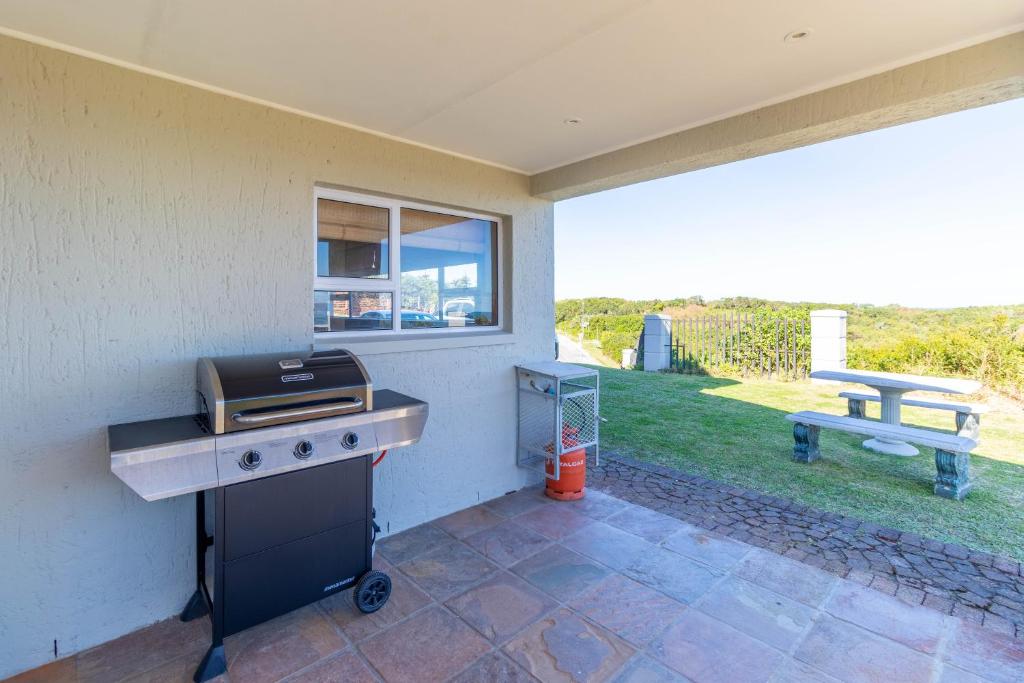 Vista Villa, Ocean & Mountain Views, Fire Pit - Image 9