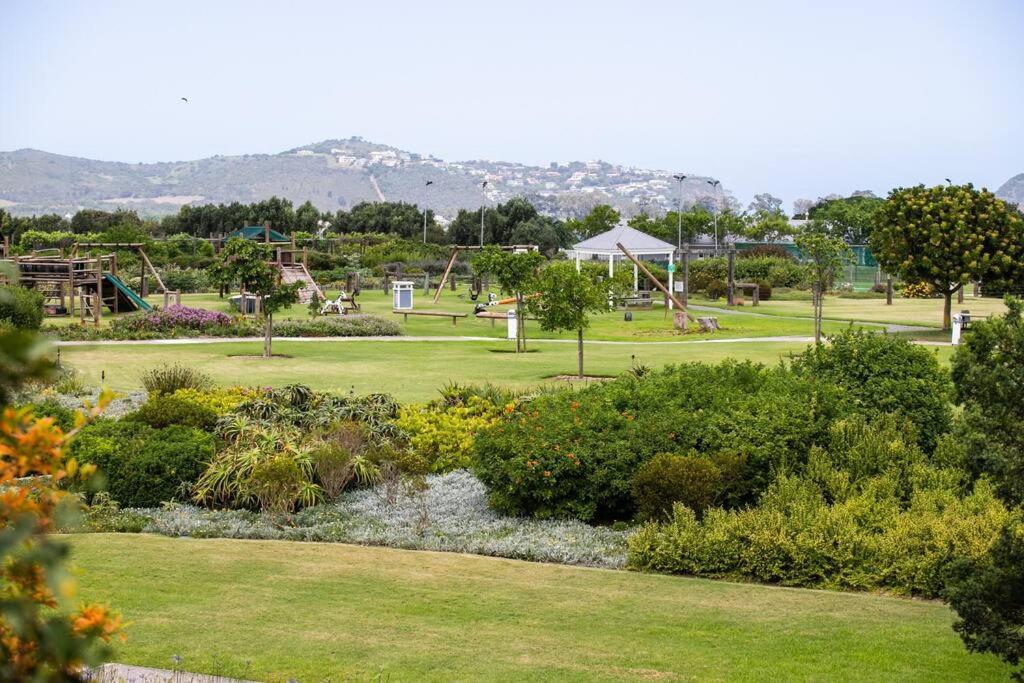 Picturesque Retreat on Thesen Islands - Image 17