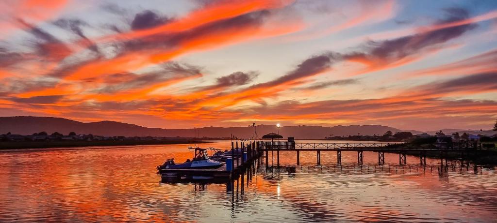 Knysna River Club - Sunbird Cottage - Image 15