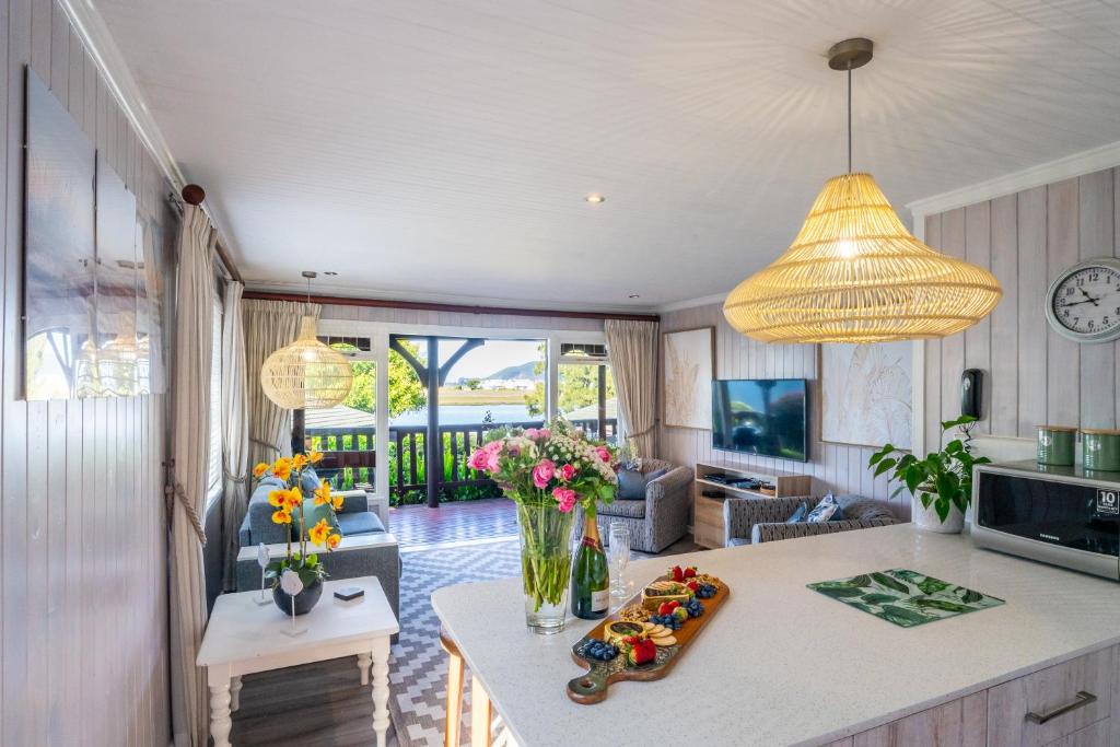 Knysna River Club - Sunbird Cottage - Image 5