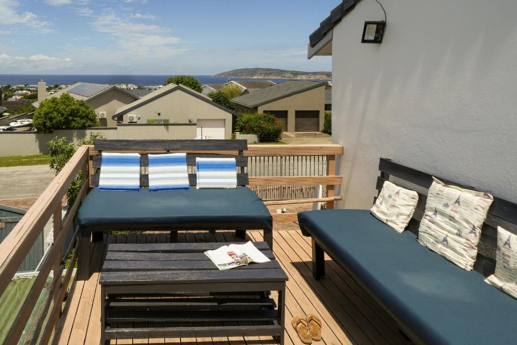 3-Bedroom Charming Coastal Retreat in Plettenberg Bay - Image 6