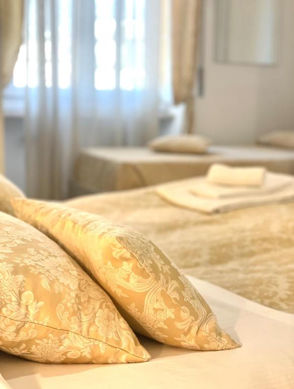Cavour16 rent bedrooms - Triple Room With City View