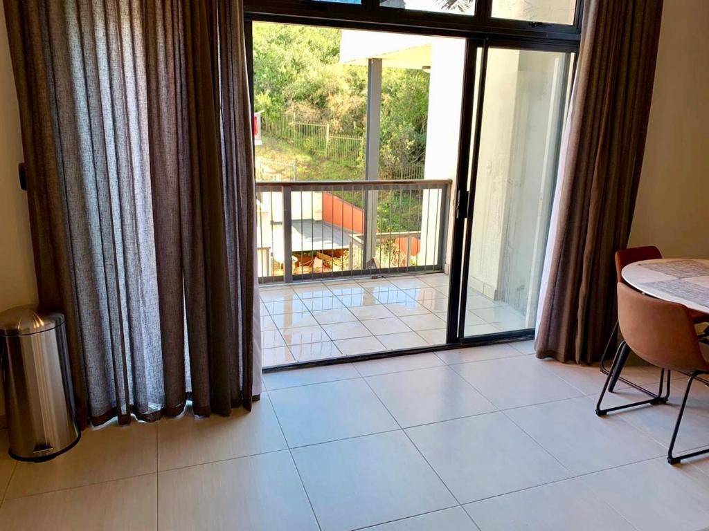 Oyster Lagoon Villa - Luxurious 2 Bed Apartment in Knysna - Image 15