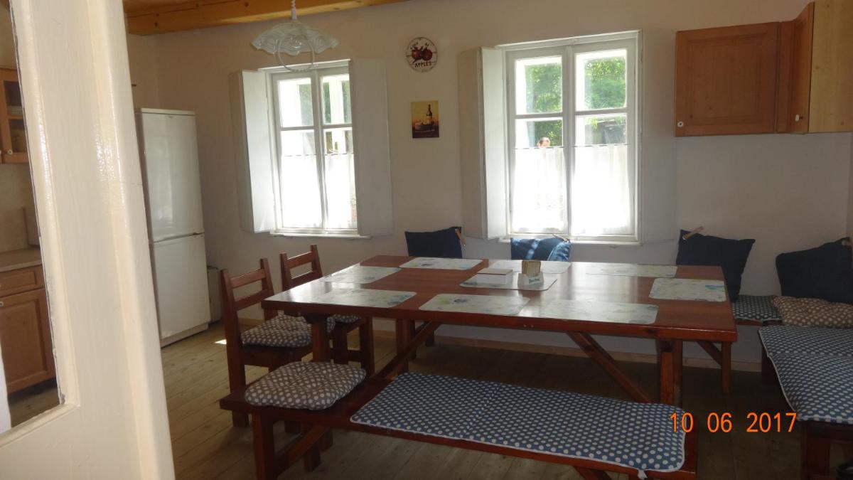 Chaloupka za potůčkem - Housity