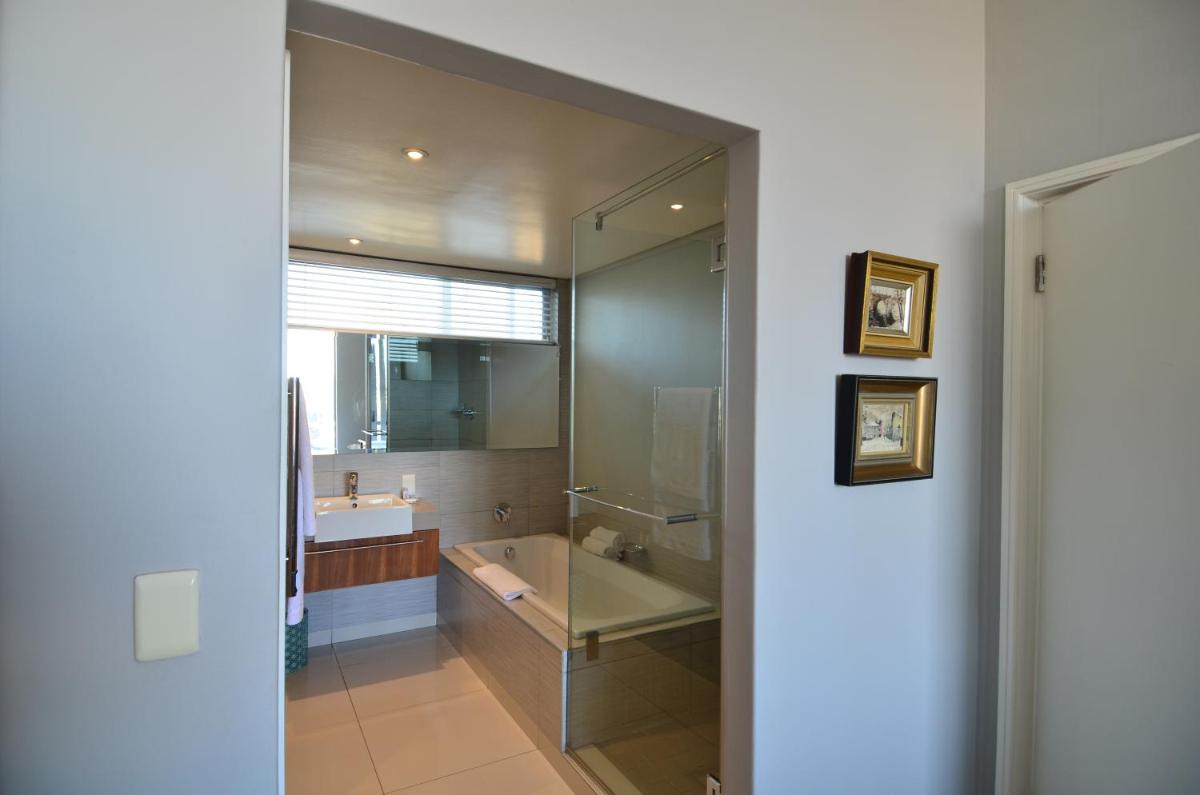 214 Harbour Bridge - Housity