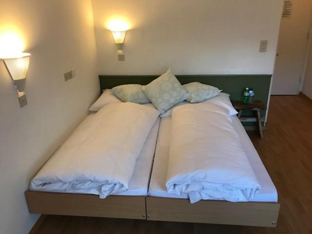 Chamanna Bed & Breakfast - Housity