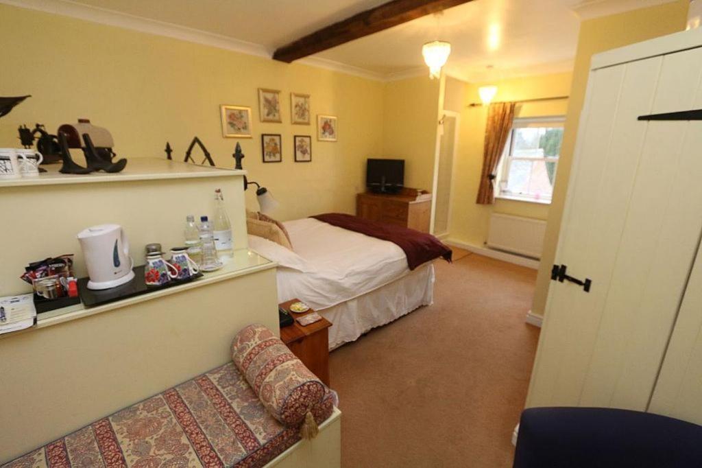 Ternhill Farm House - 5 Star Guest Accommodation with optional award winning breakfast - Housity