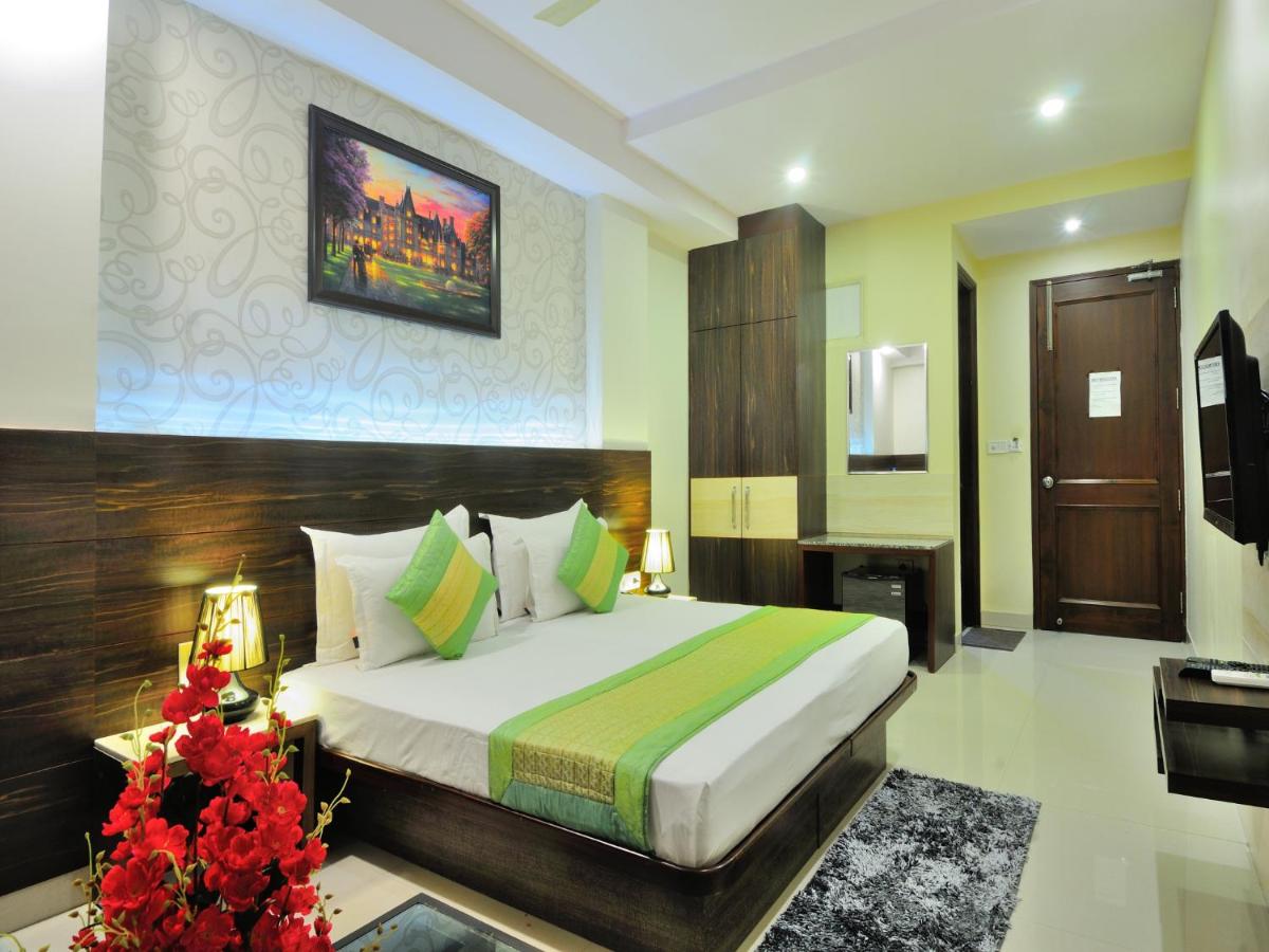 Hotel Sky Rich International - 05 Mins from Karol Bagh Metro Station - Housity