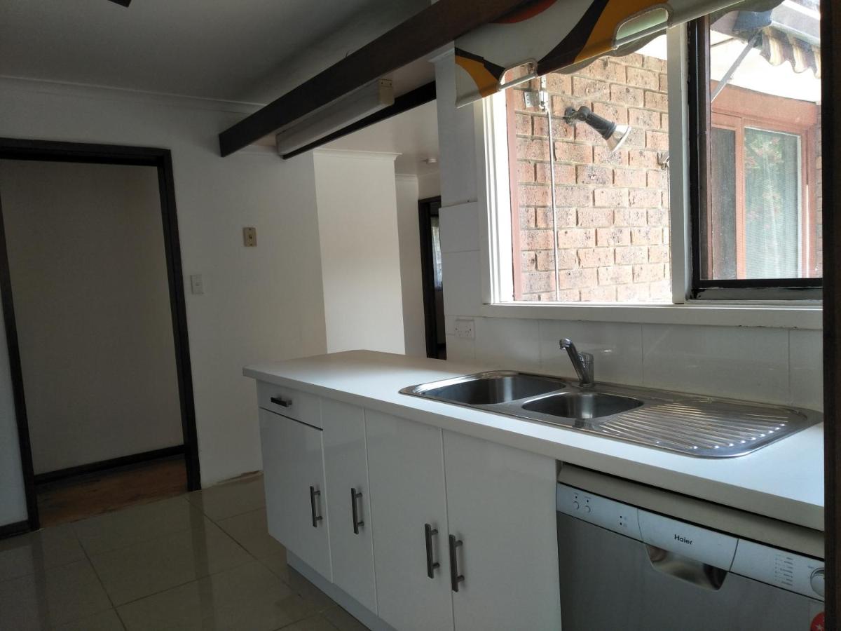 Suitetrails - Caulfield Family Home with Large Space