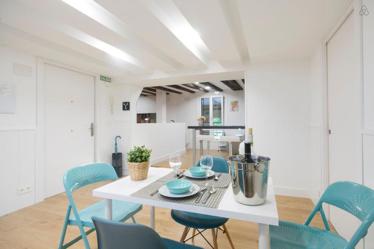 Suitetrails - LUXURY IN OLD TOWN NEAR BEACH - by www,SanSebastianApartments,es