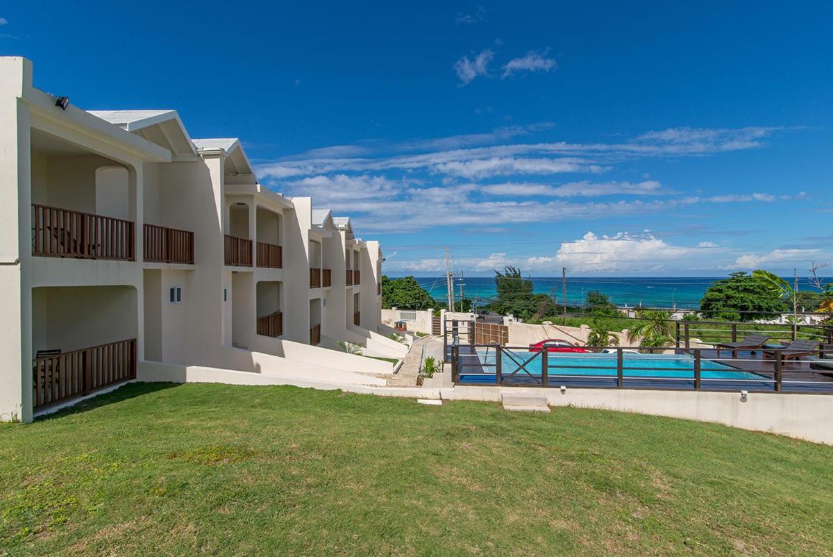 Family Complex beside Beach w/Pool Montego Bay #2 - Housity