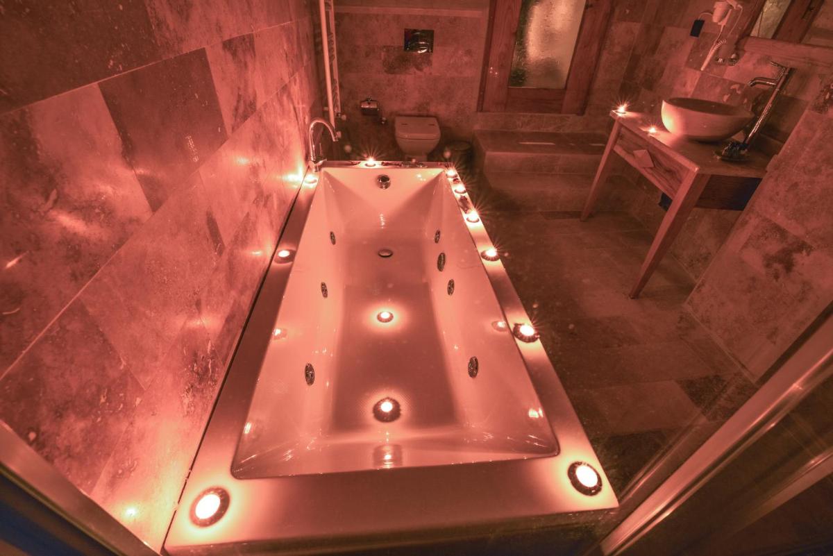 Suitetrails - Mosaic Cave Hotel