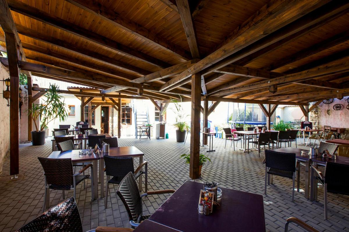 Hotel U Lípy - Housity