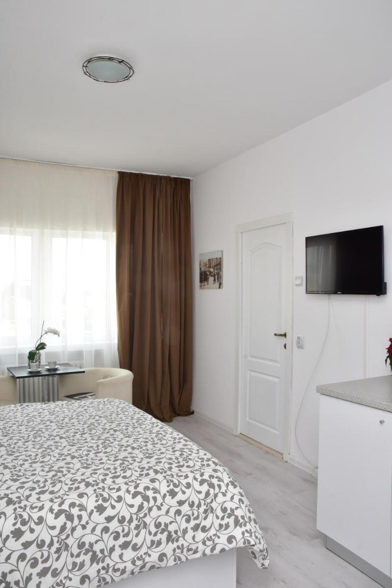 Nostalgia Central Studio - Housity