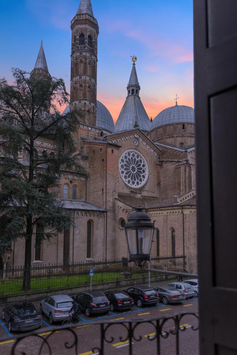 Hotel Casa Del Pellegrino - Housity