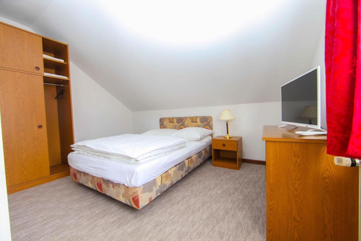 Hard Rock Rooms for two - Housity