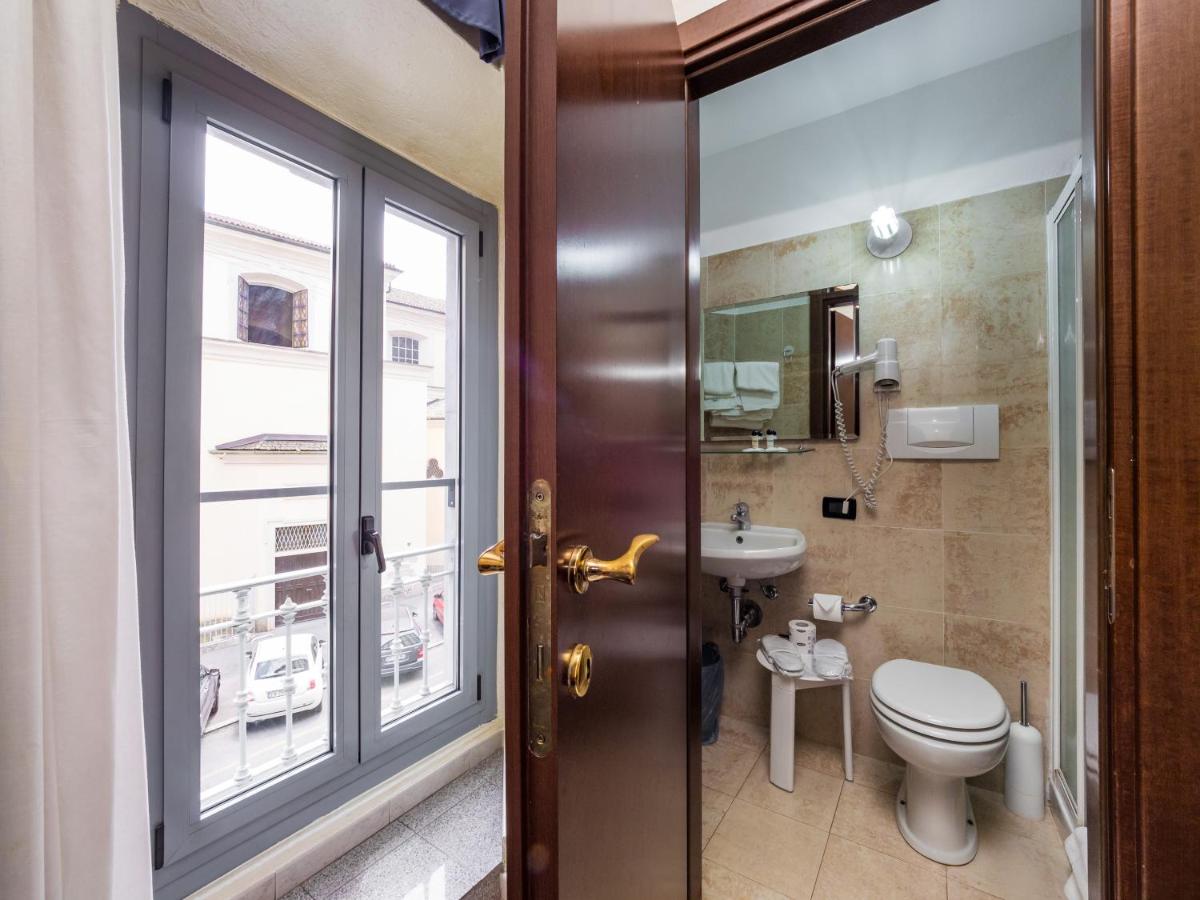 Hotel Aurora - Housity