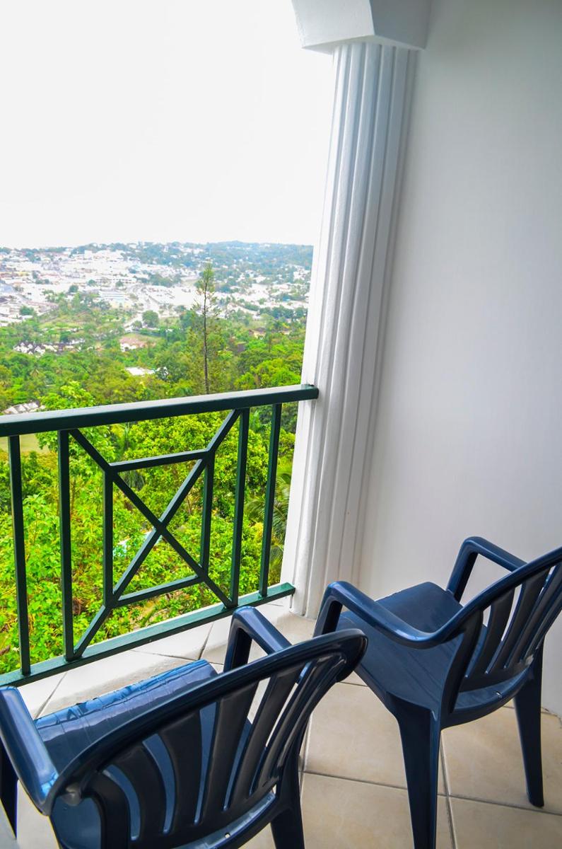 Pink Rock Inn Bed and Breakfast - Housity