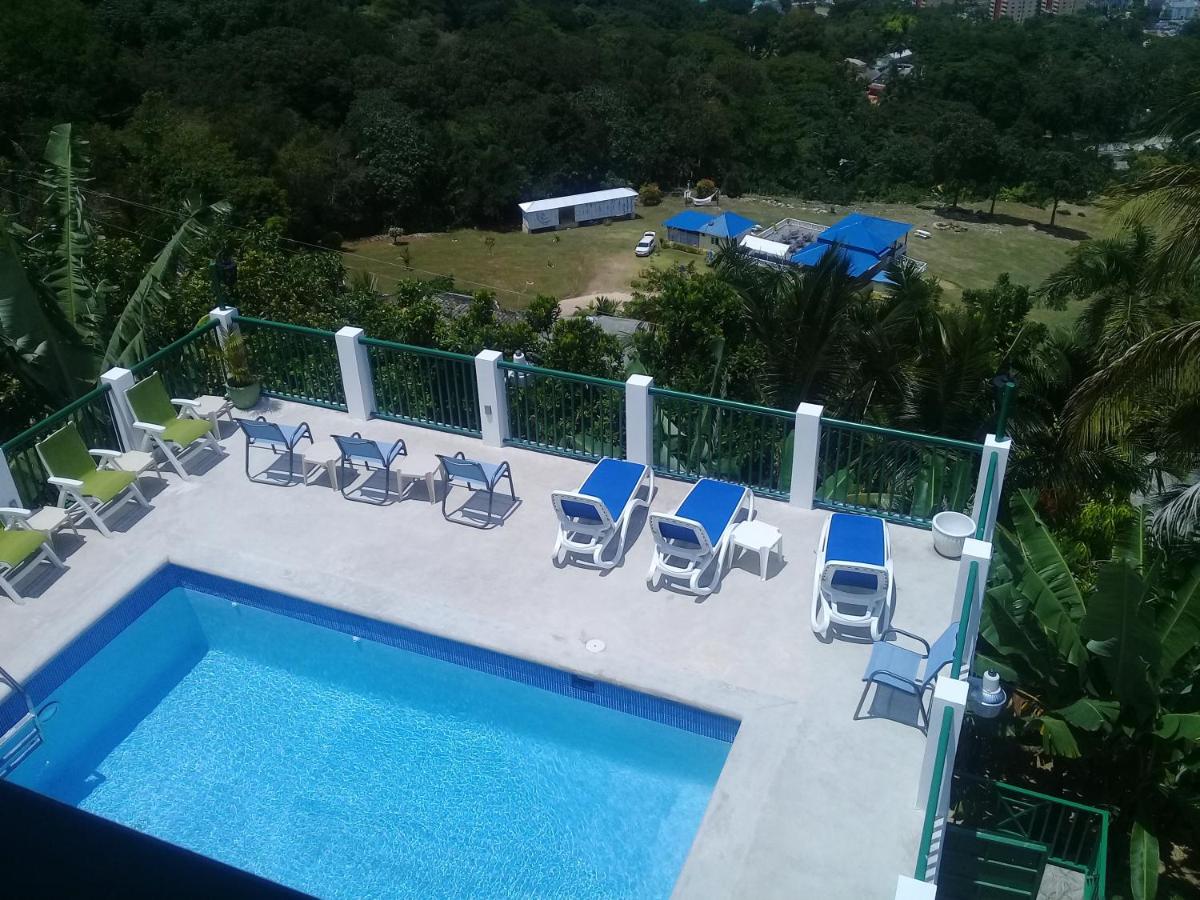 Pink Rock Inn Bed and Breakfast - Housity