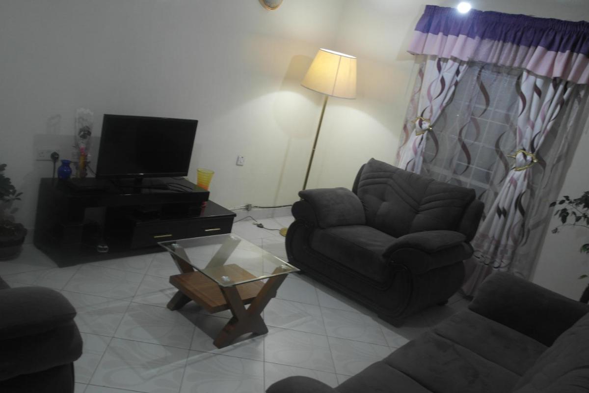 Palm Airport Suites - Housity