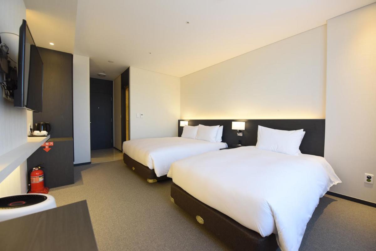 Suitetrails - Geoje Artnouveau Suite Hotel