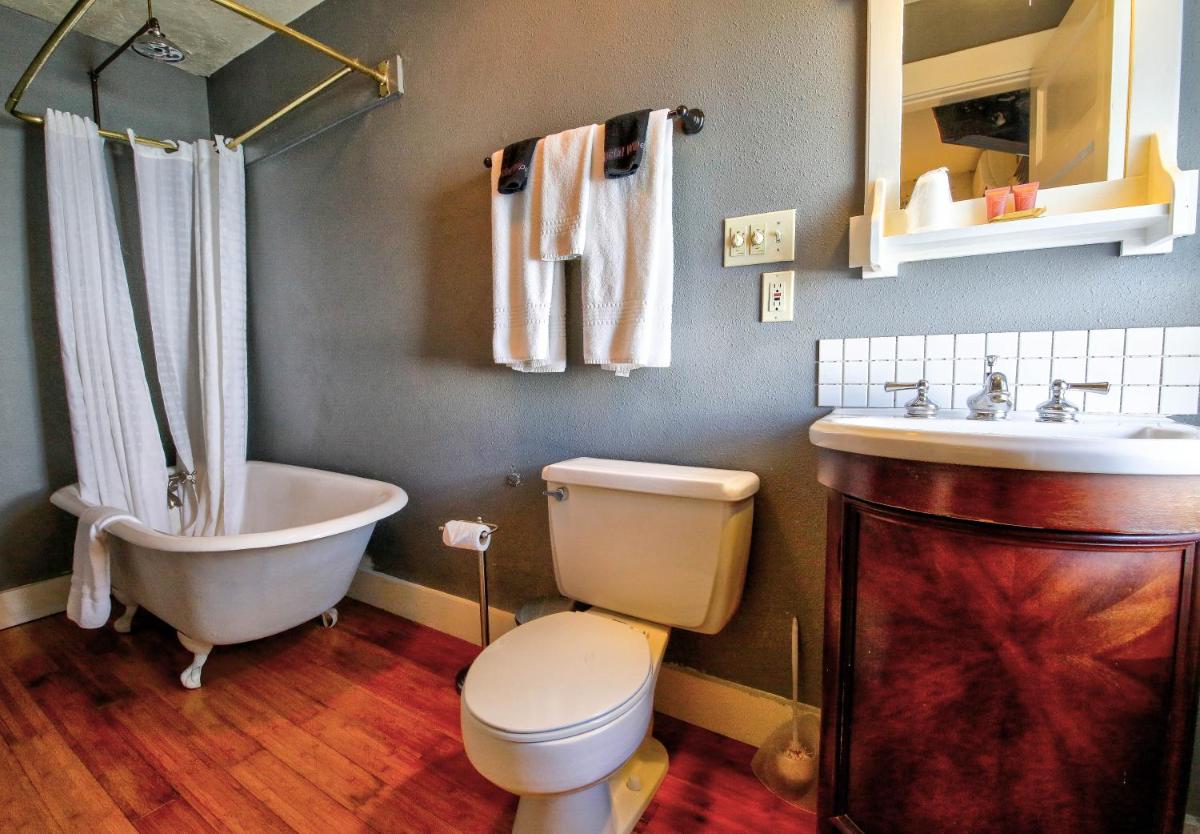 Hotel Charlotte - Housity