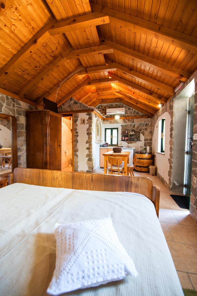 Trogir Hinterland Holiday Home - Housity