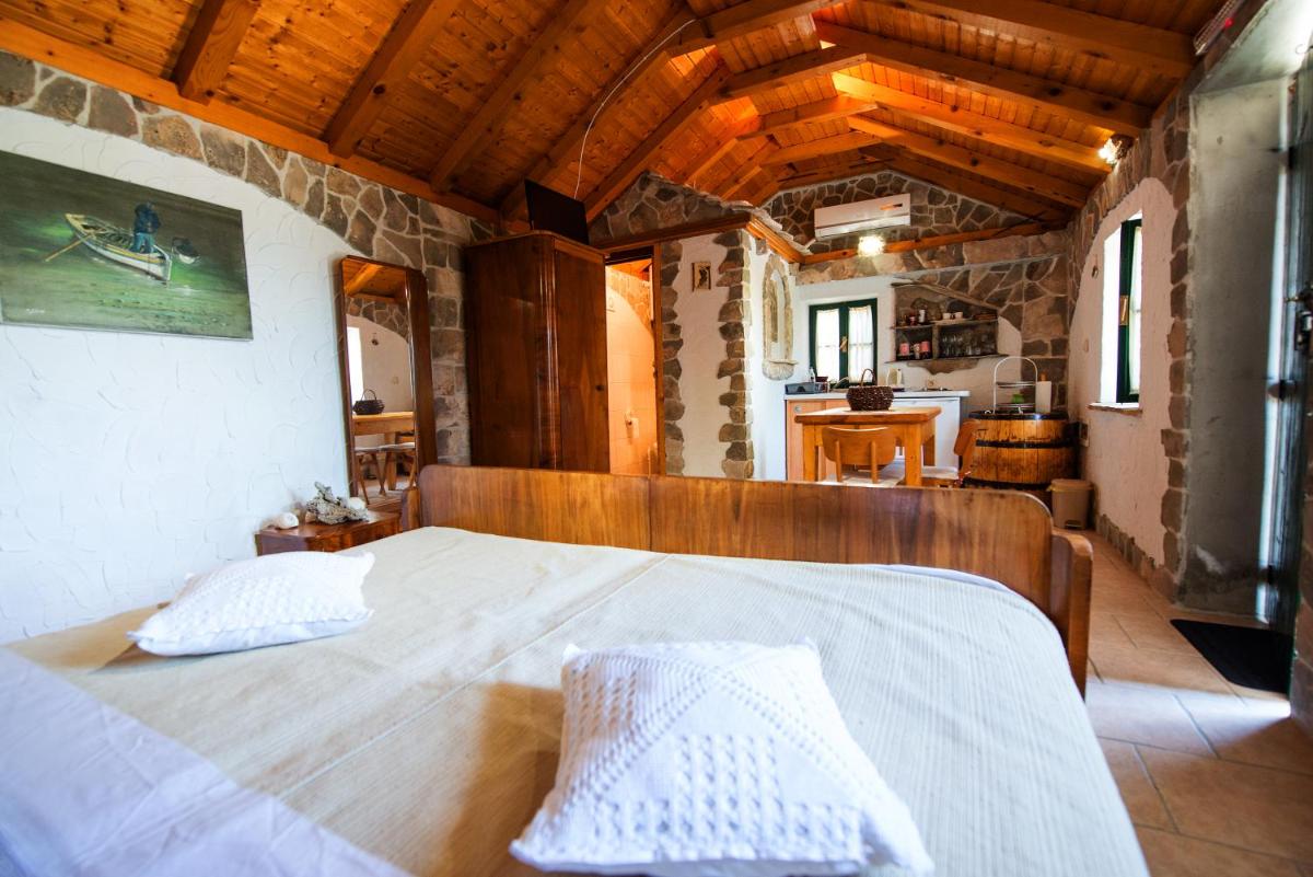 Trogir Hinterland Holiday Home - Housity