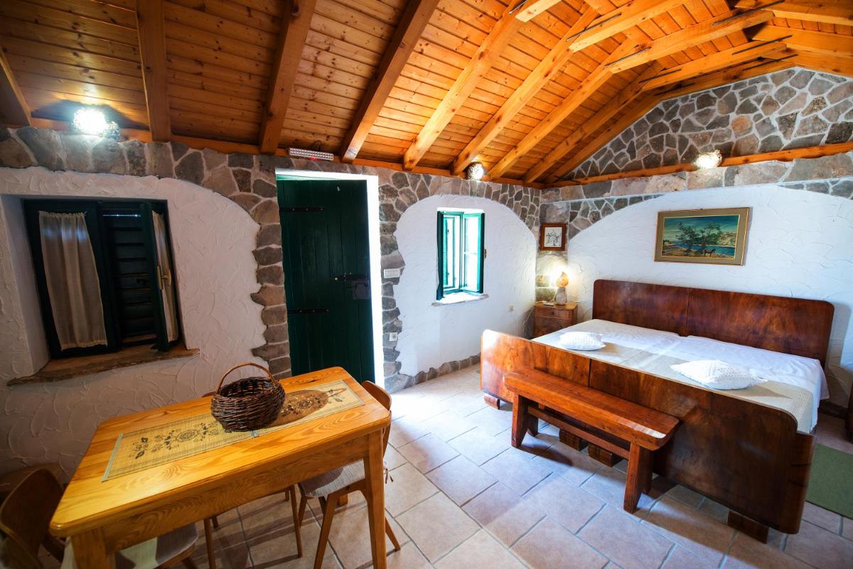 Trogir Hinterland Holiday Home - Housity