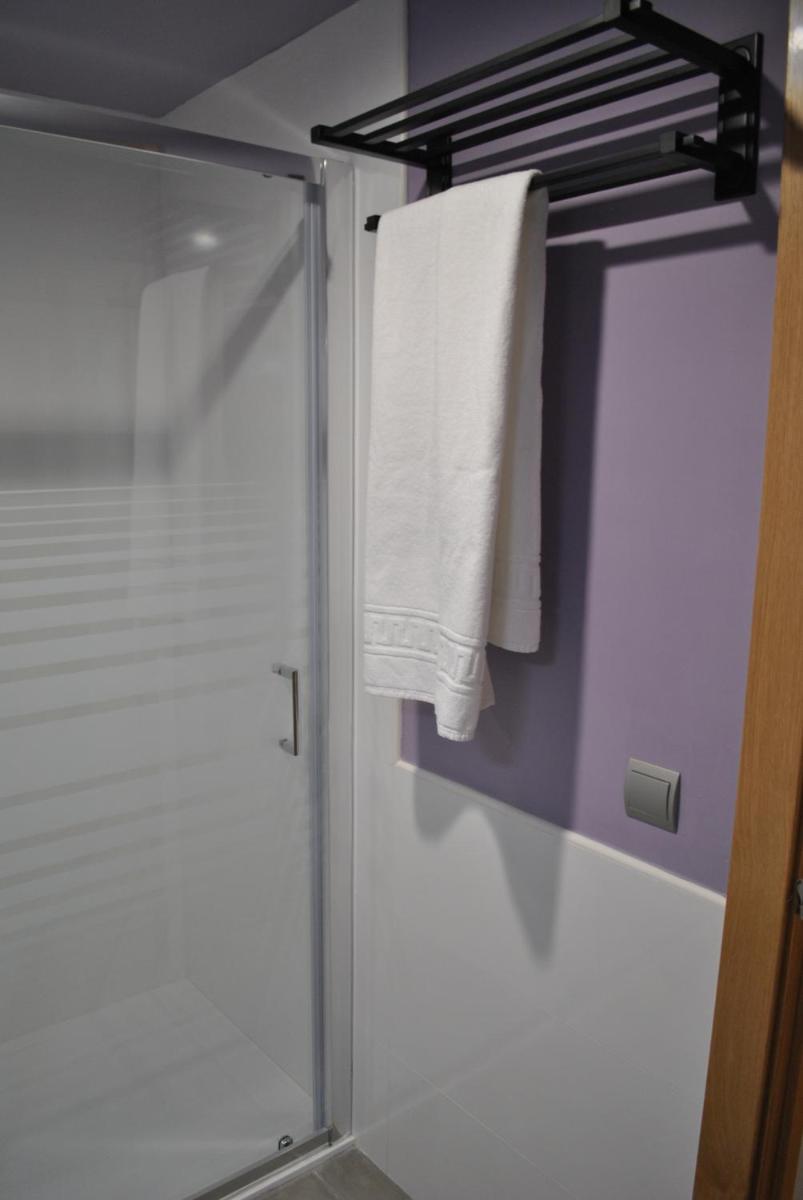 Hostal Universitat - Housity