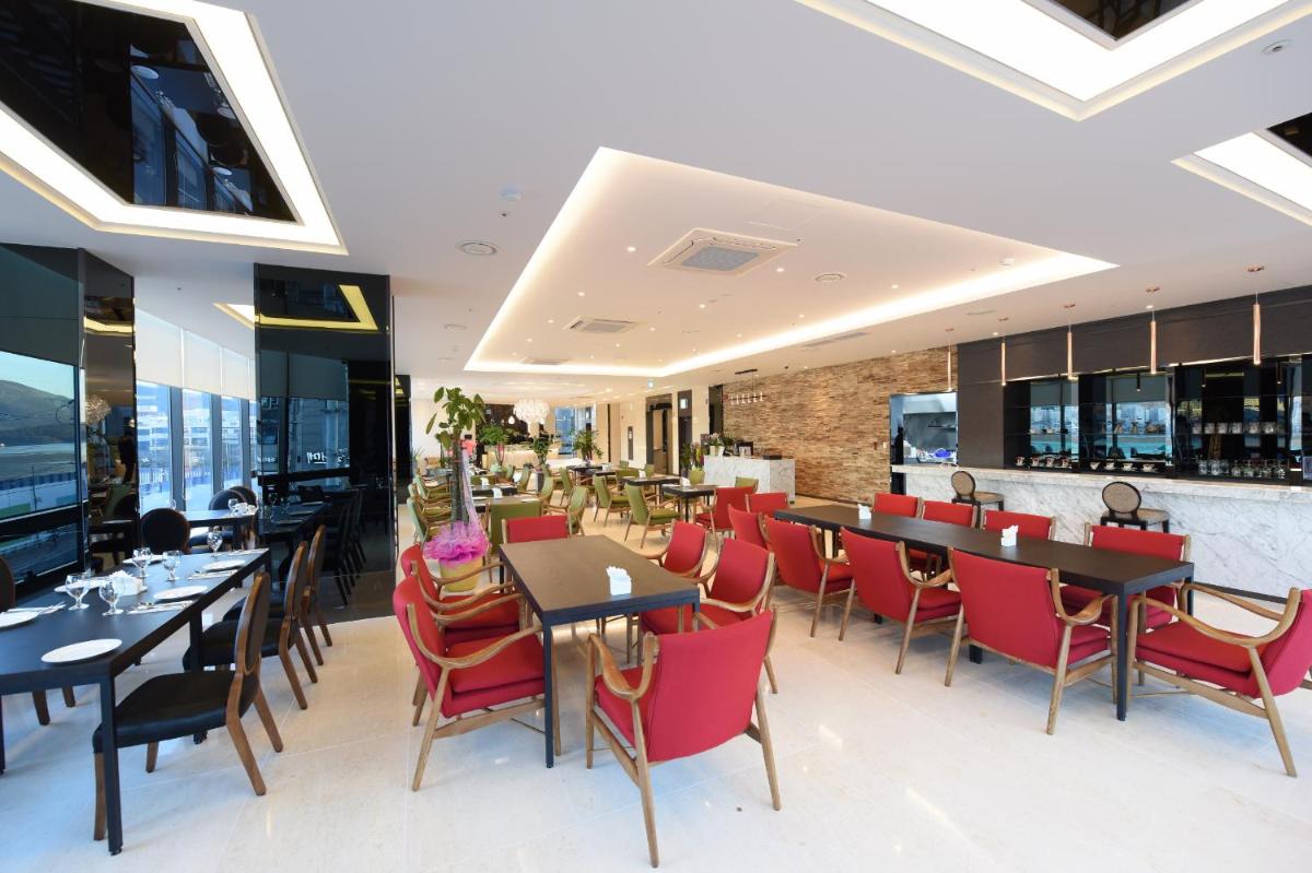 Suitetrails - Geoje Artnouveau Suite Hotel