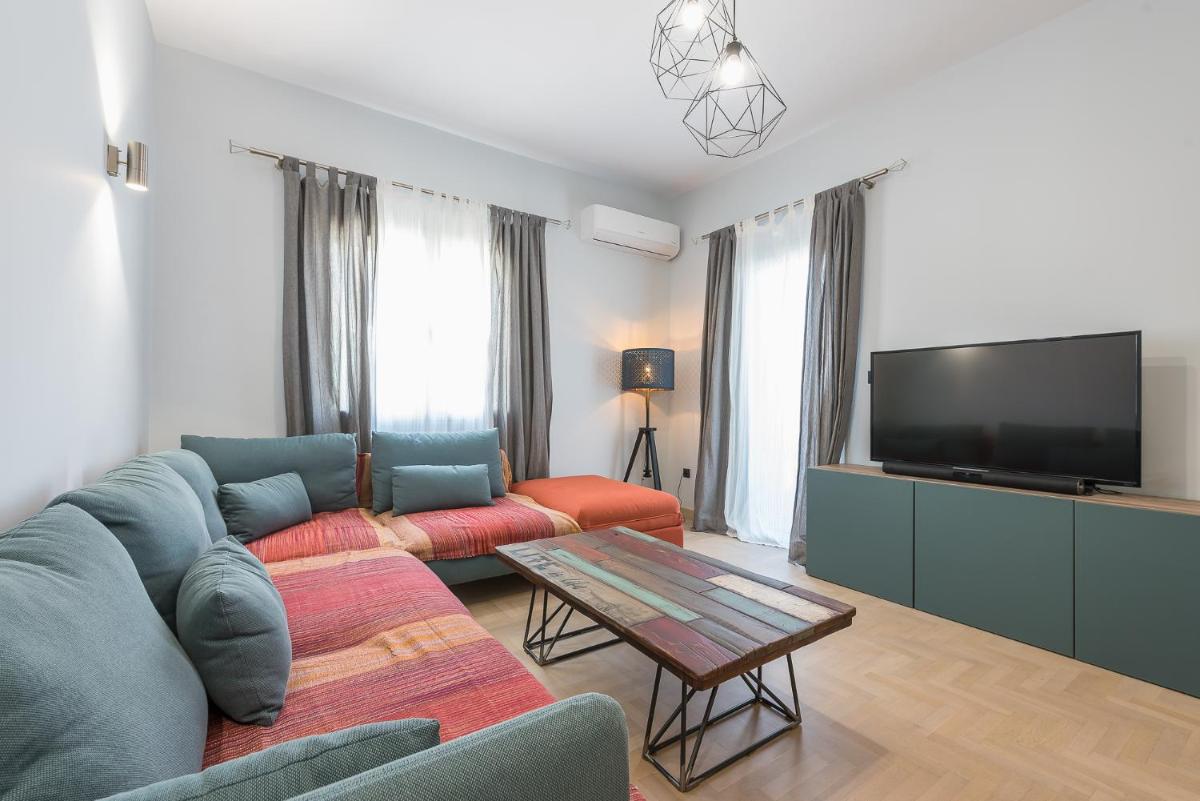 Suitetrails - Athens Tower Boutique Apartment