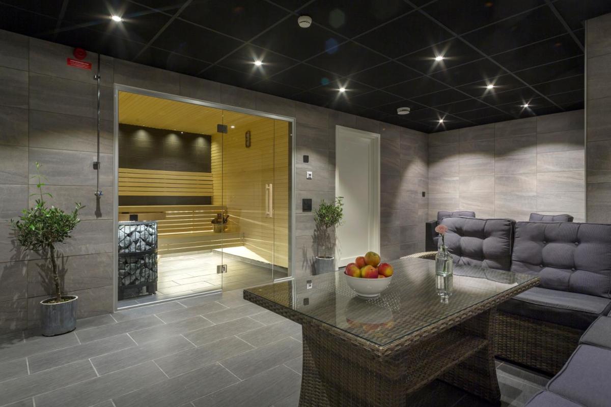 First Hotel Dragonen - Housity