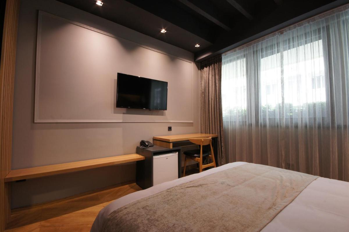 Hotel London B&B - Hizvo