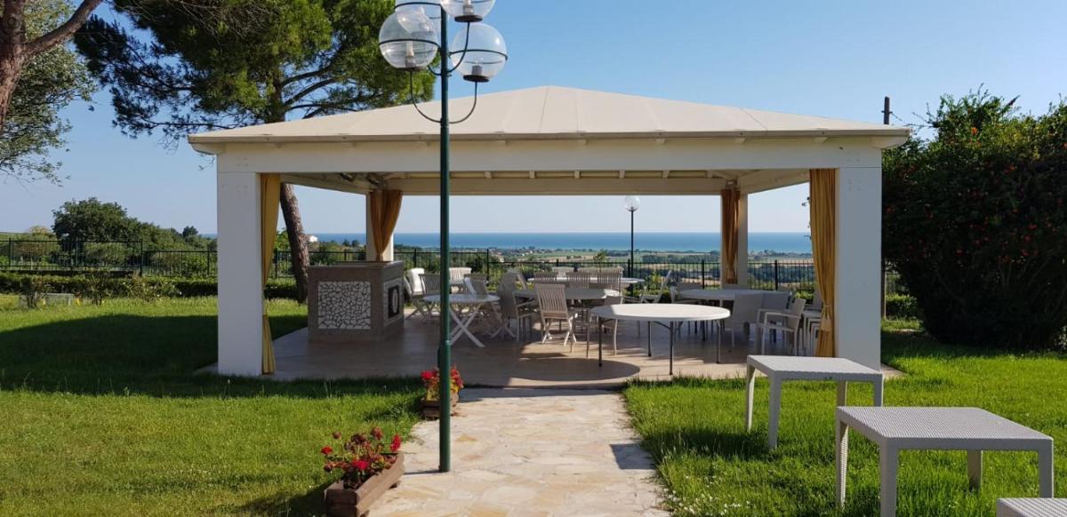 Country House Resort Villa Giardino degli Eventi - Housity