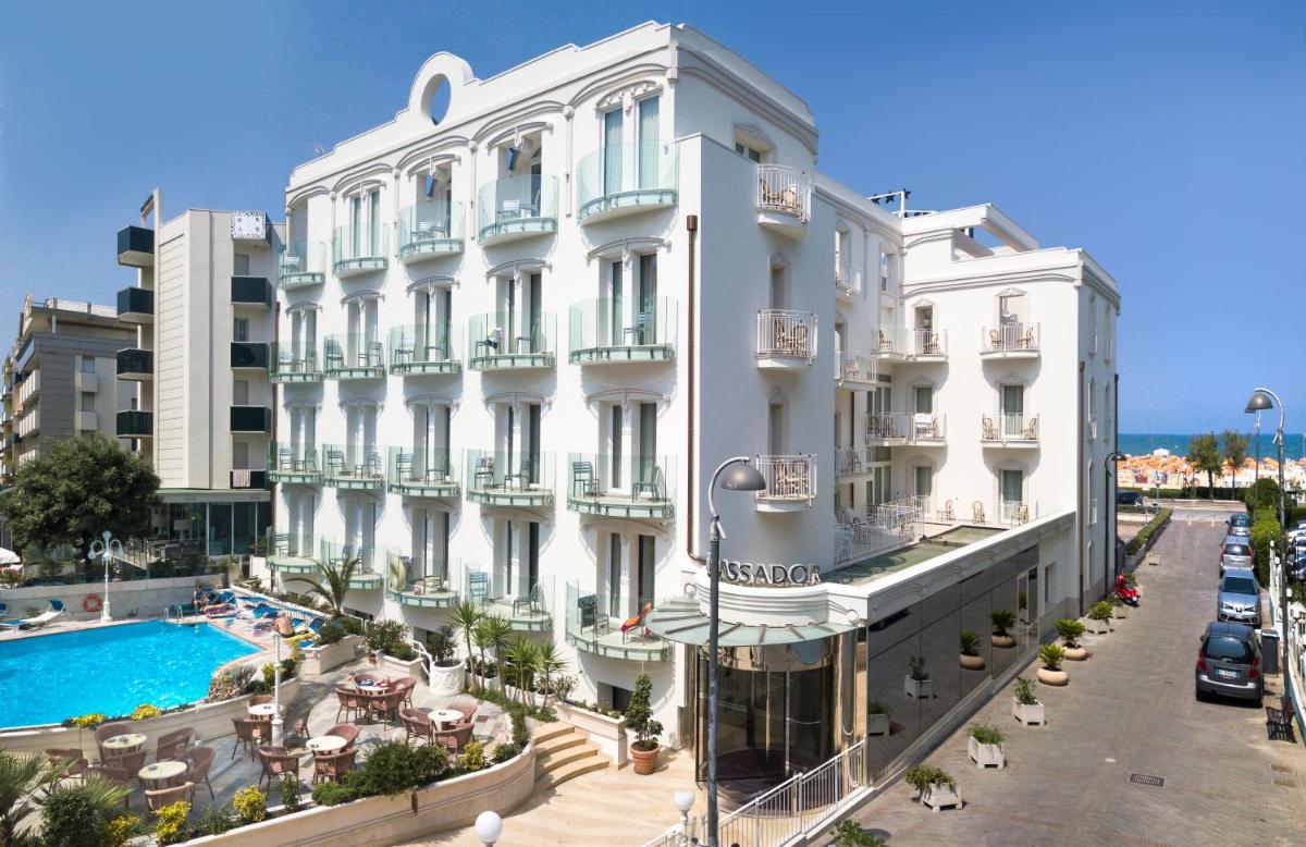 Hotel Ambassador - Housity