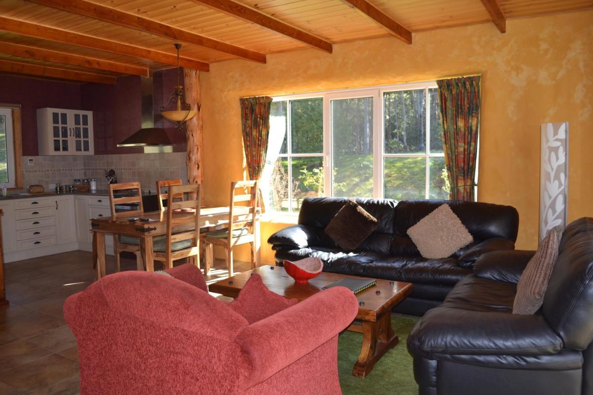 Whispering Spirit Holiday Cottages & Mini Ponies - Housity