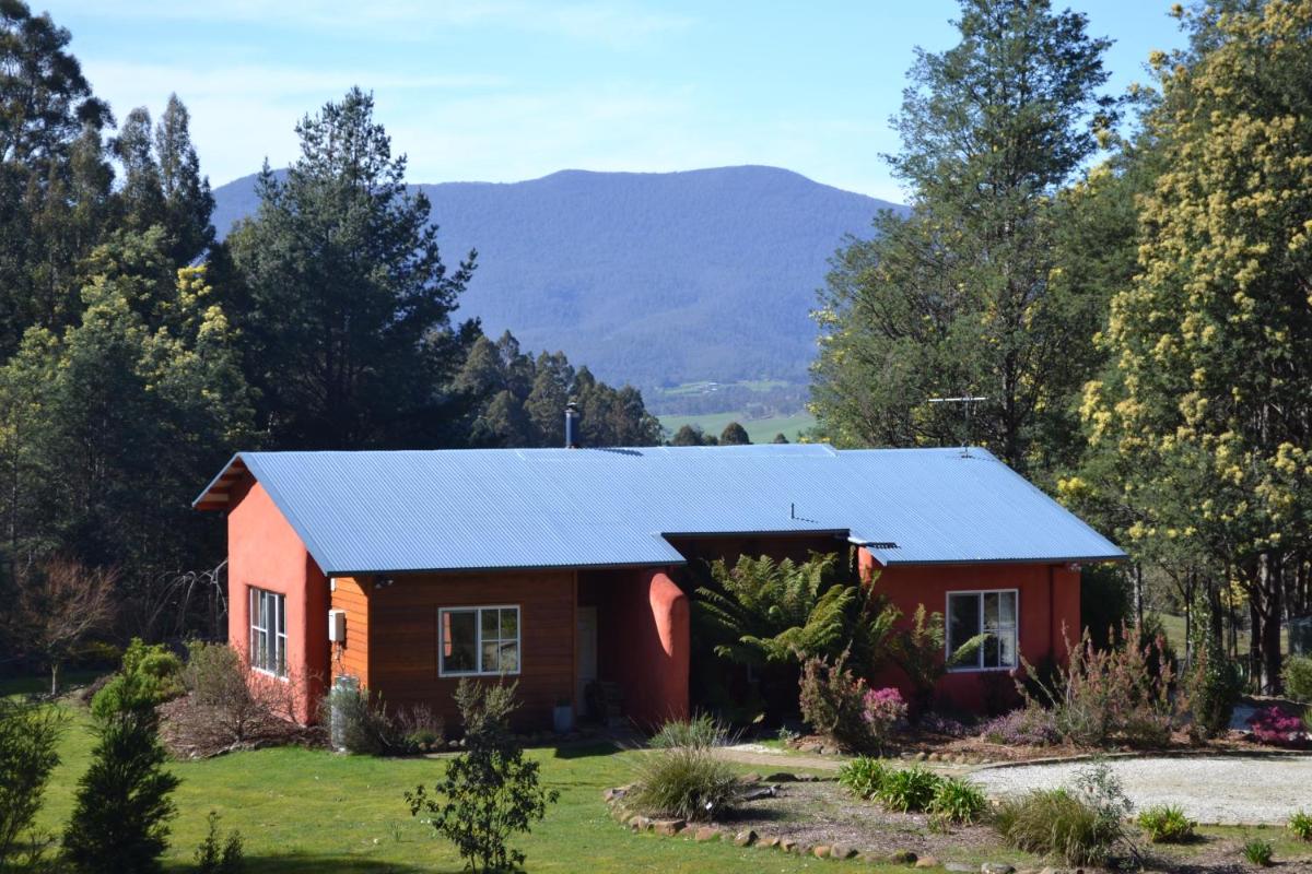 Whispering Spirit Holiday Cottages & Mini Ponies - Housity